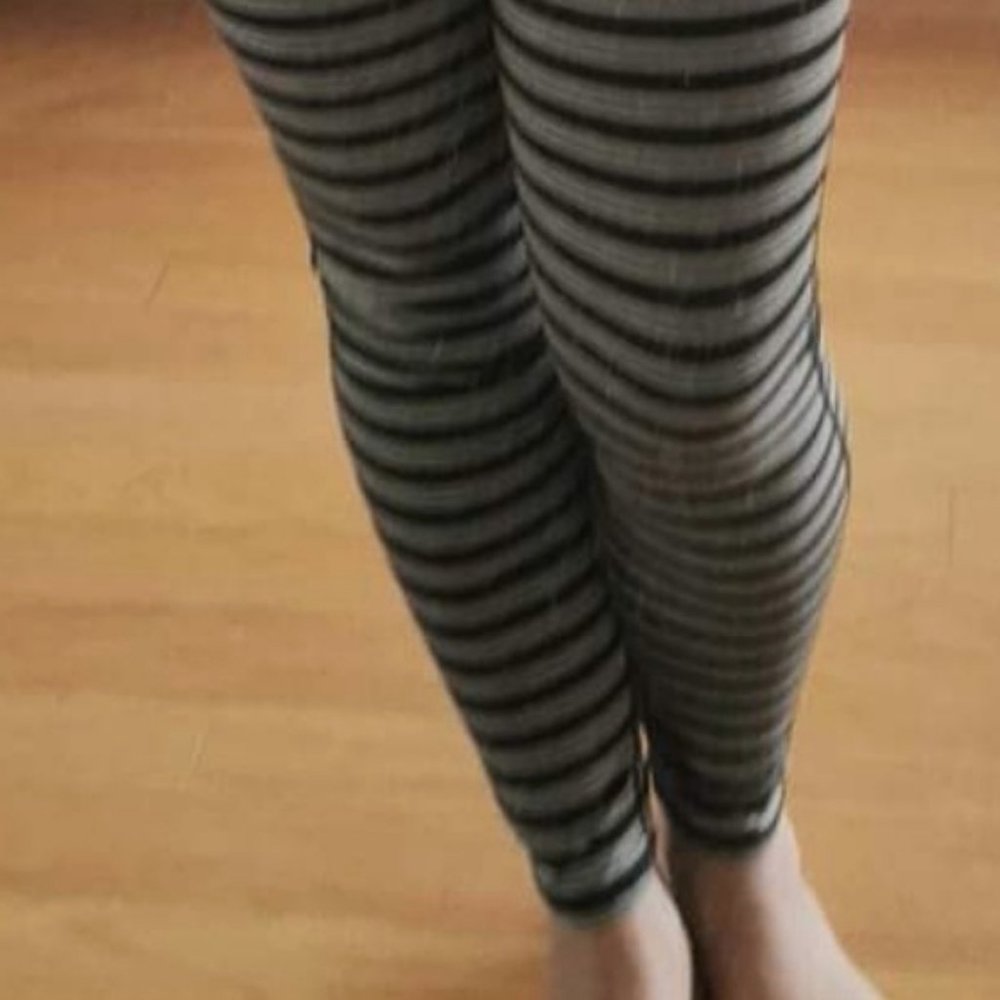 Athleta women's leggings black white stripes size medium high rise